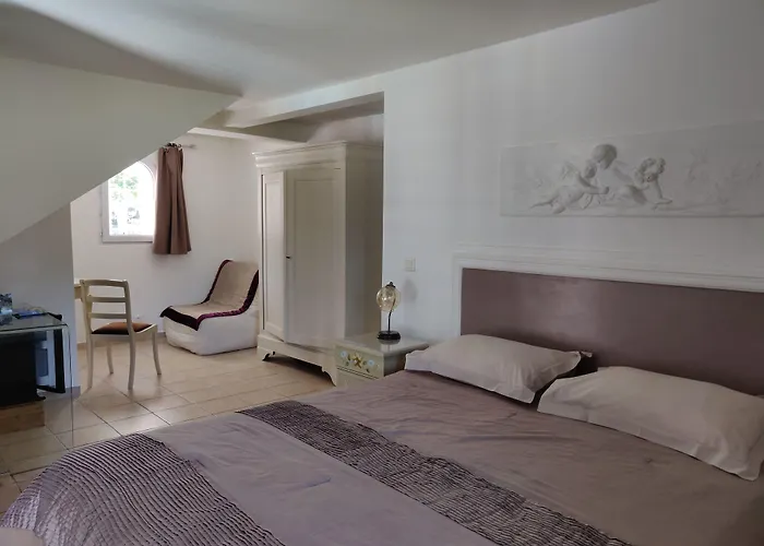 Domaine De Foresta Guest house 4*